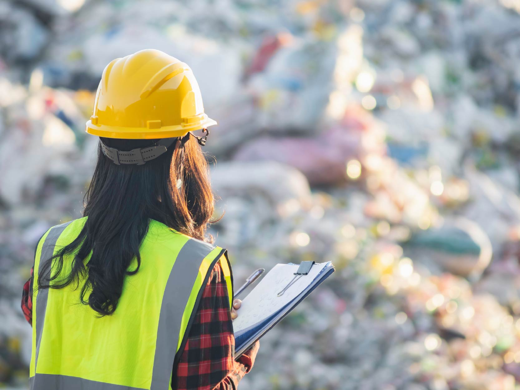 Waste audit worker image. U-Pak provides optimized commercial waste management solutions to businesses in the GTA.
